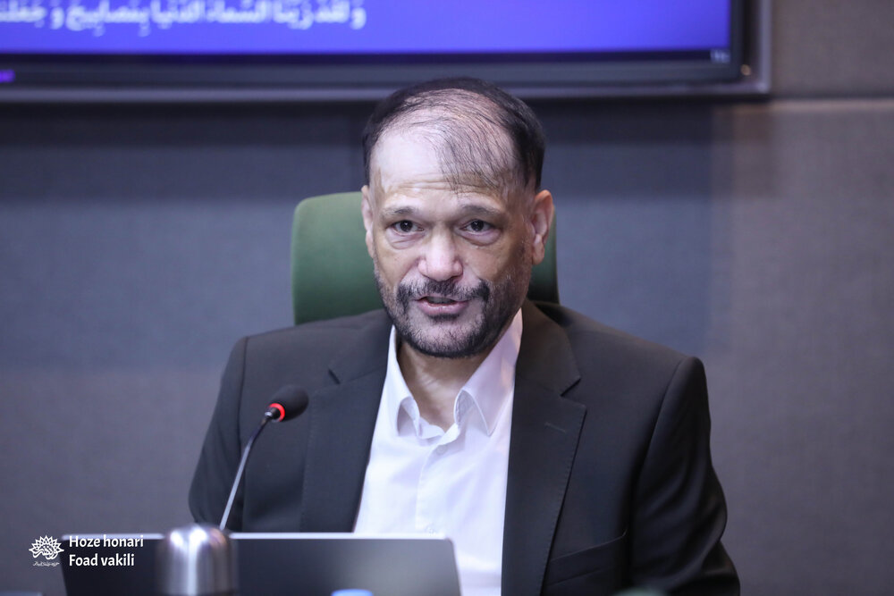 شعر چگونه به ابزار مقاومت در برابر استبداد و تحریف تبدیل می‌شود؟