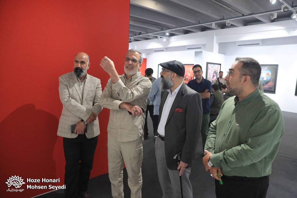 بازدید حسین جابری انصاری از نمایشگاه «مدرسه میناب»