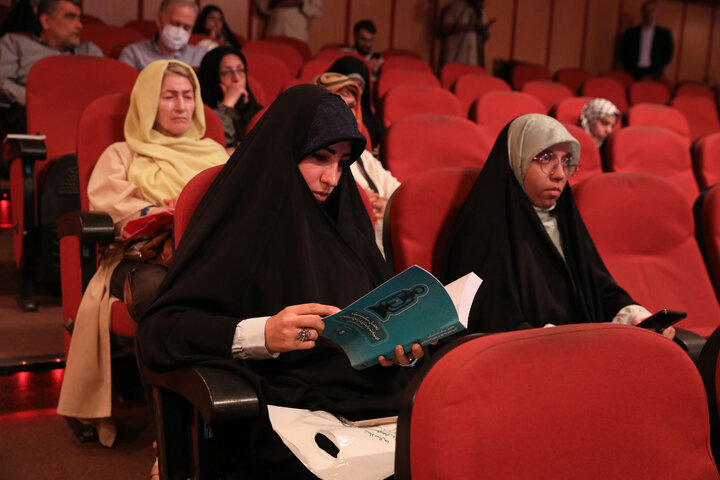 نخستین مجموعه علمی گرایش ادبیات پایداری در حوزه هنری رونمایی شد
