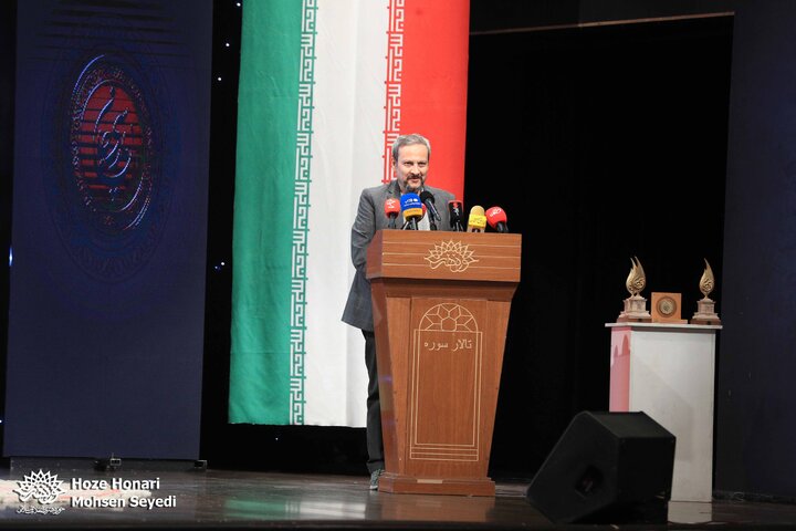 اعطای نشان ملی پارسی‌جان به بنیان‌گذار گنجور