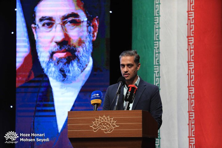 اعطای نشان ملی پارسی‌جان به بنیان‌گذار گنجور