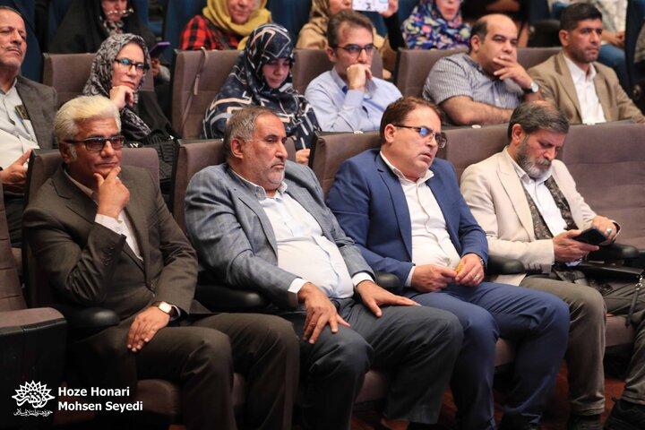 اعطای نشان ملی پارسی‌جان به بنیان‌گذار گنجور