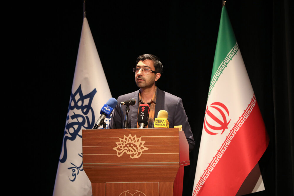 ادبیات پایداری در مسیر تدوین مبانی علمی/ رونمایی از نخستین مجموعه تخصصی