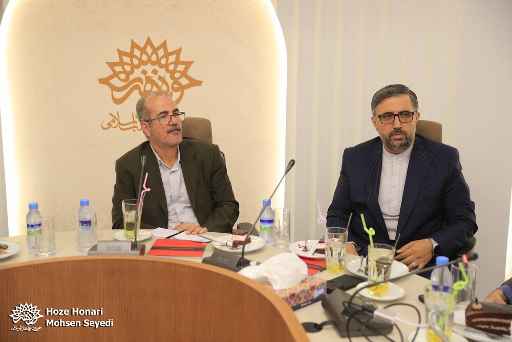 بازدید عبدالرضا گلپایگانی از «نمایشگاه مدرسه میناب»