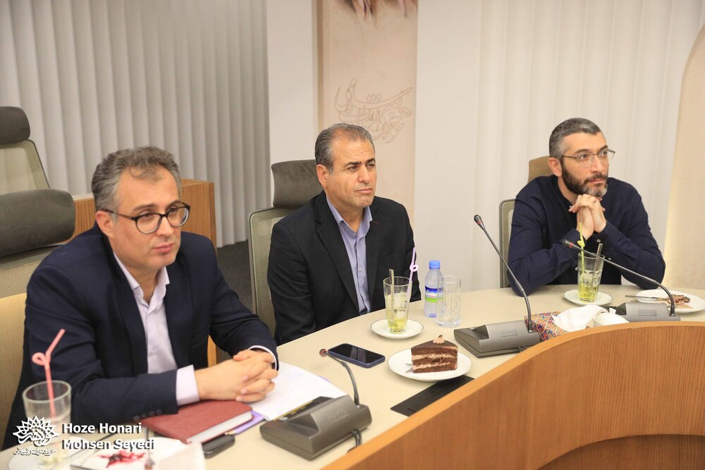 بازدید عبدالرضا گلپایگانی از «نمایشگاه مدرسه میناب»