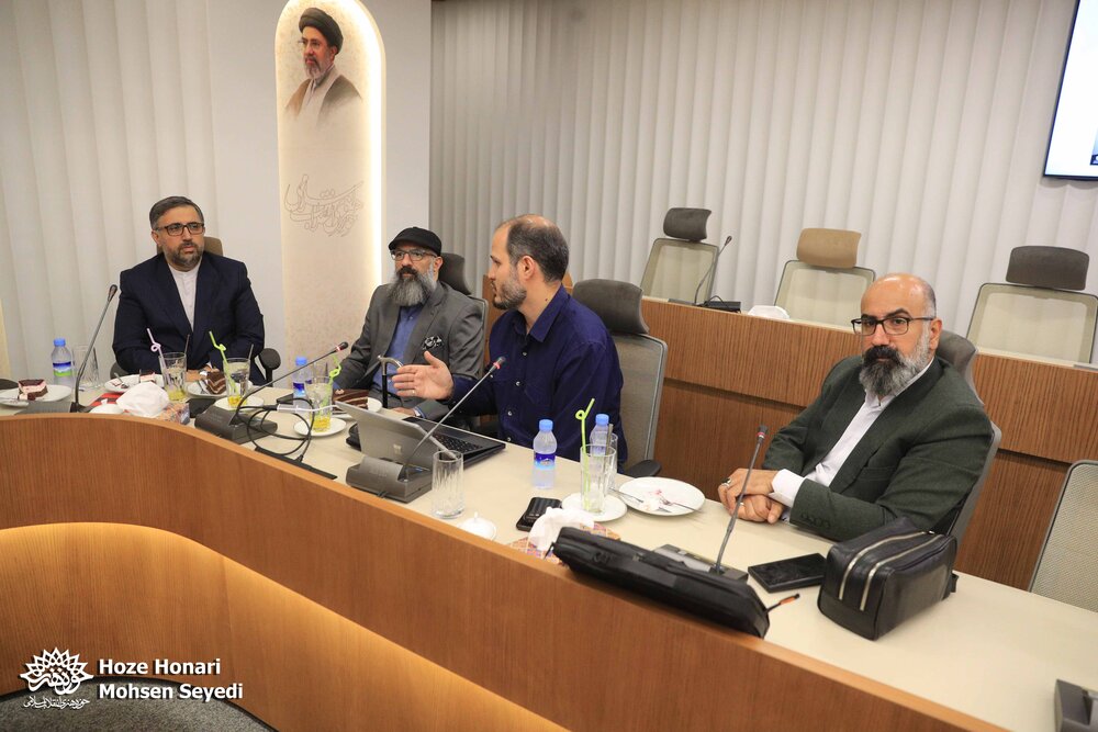 بازدید عبدالرضا گلپایگانی از «نمایشگاه مدرسه میناب»