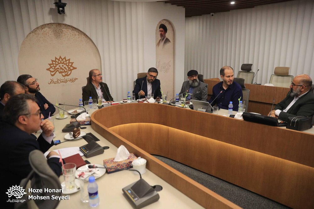 بازدید عبدالرضا گلپایگانی از «نمایشگاه مدرسه میناب»