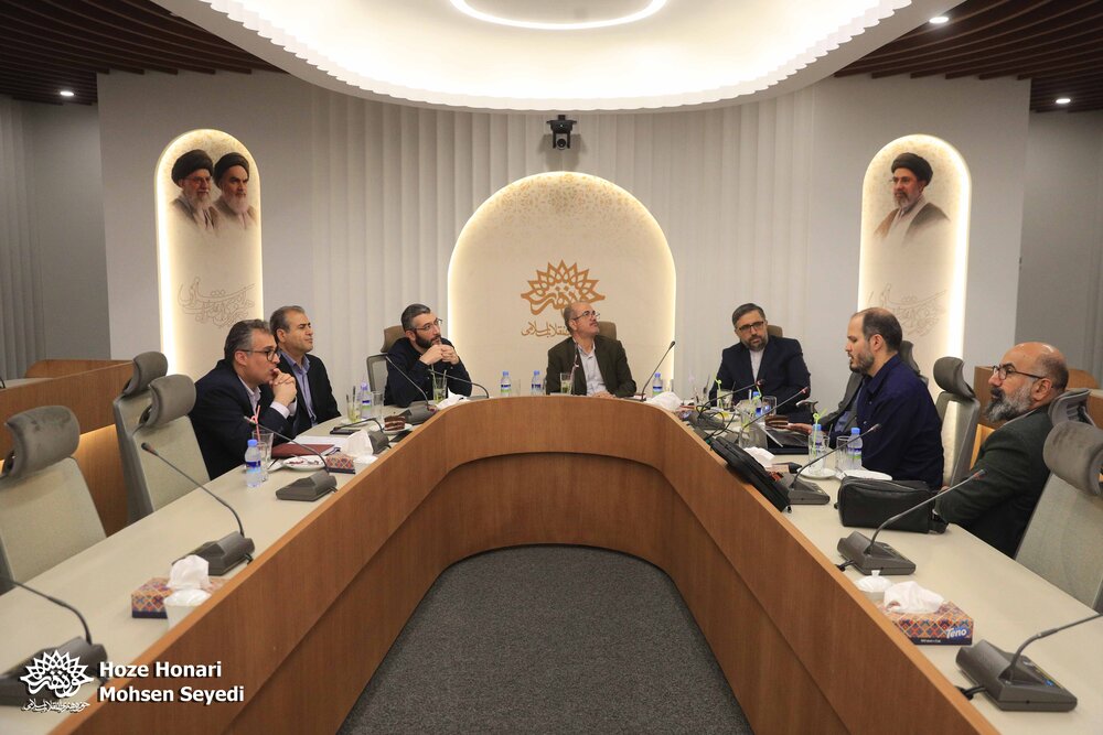 بازدید عبدالرضا گلپایگانی از «نمایشگاه مدرسه میناب»