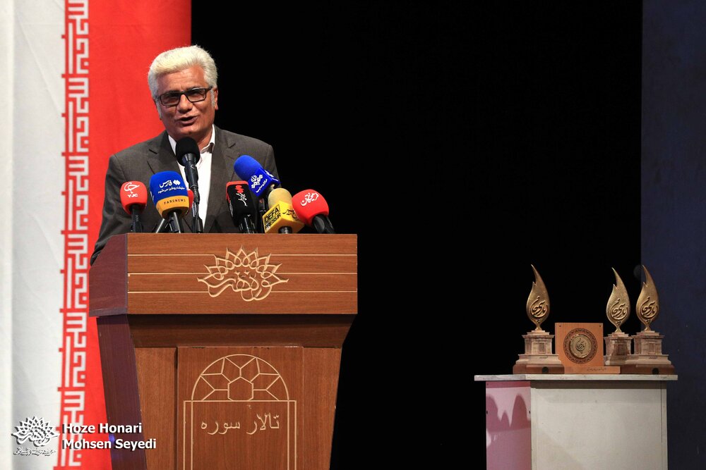 اعطای نشان ملی پارسیجان به بنیانگذار گنجور