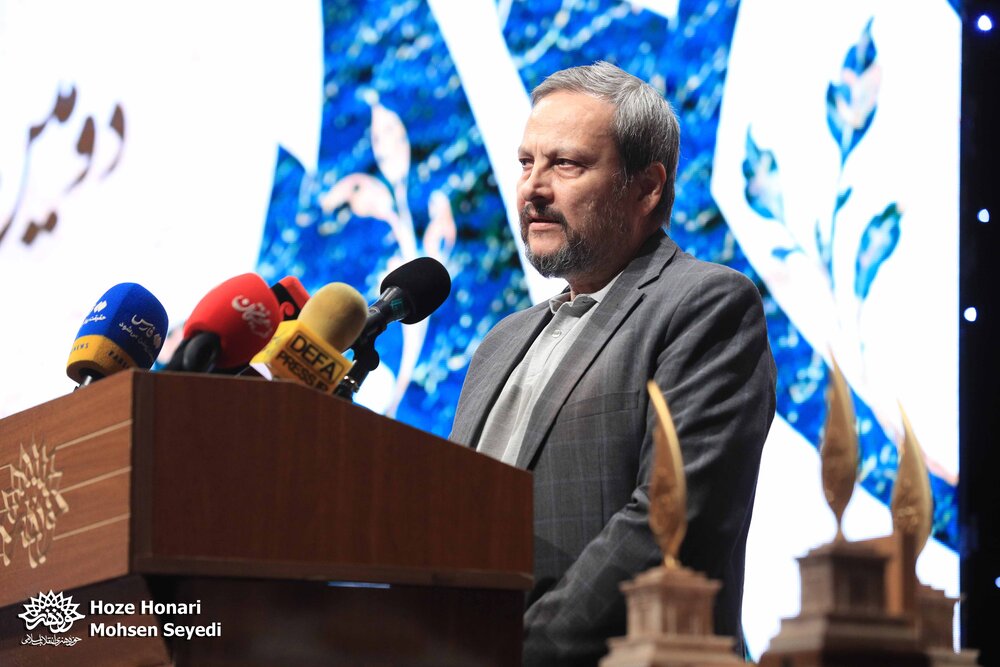 اعطای نشان ملی پارسیجان به بنیانگذار گنجور