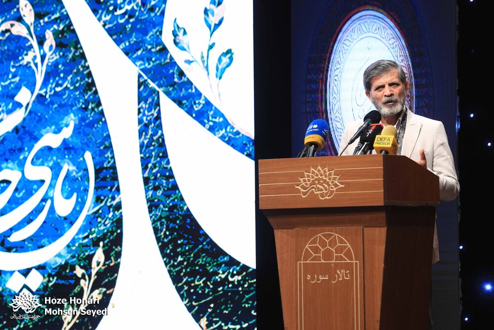 اعطای نشان ملی پارسیجان به بنیانگذار گنجور