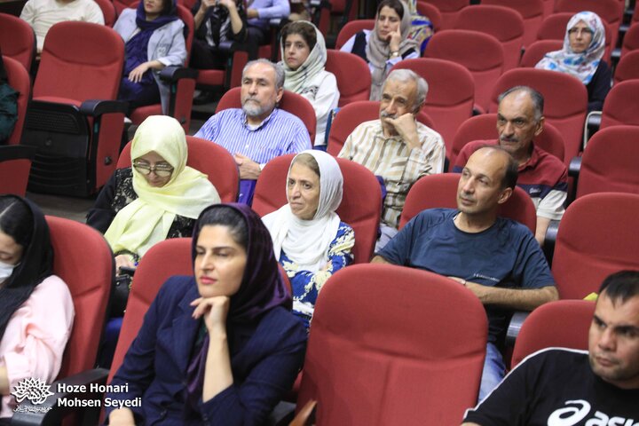 طنزآمیز