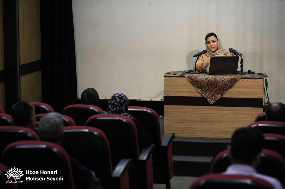 بررسی تخصصی زن‌پوشی در سینمای کمدی 