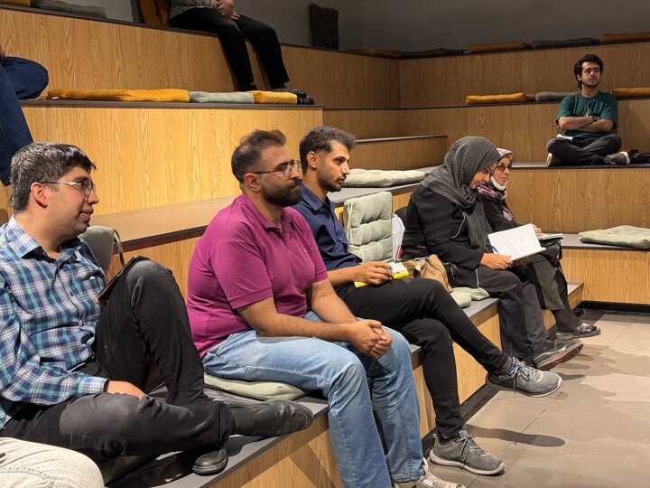 هفتادمین گردهمی «طنزخوانه»