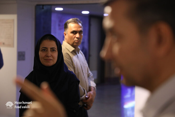 بازدید محمدمهدی دادمان از نمایشگاه «آوازهای دوردست ۲»