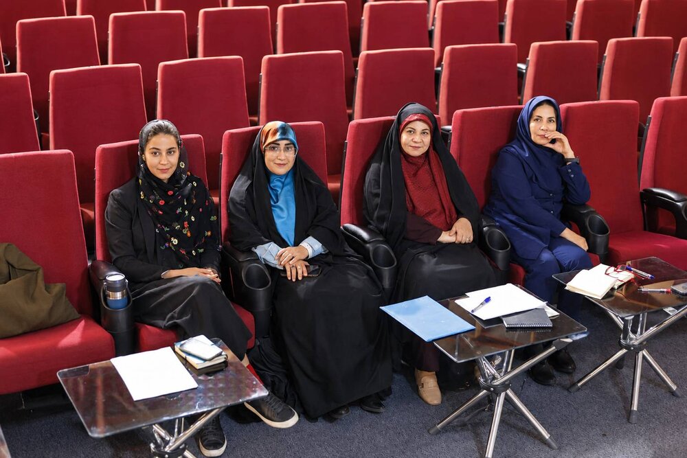 تجلیِ بدن و حرکت در سکوتِ صحنه