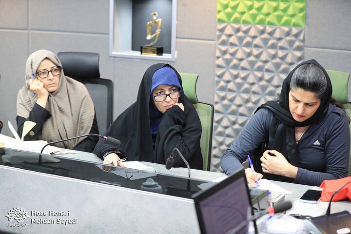 طنزآمیز