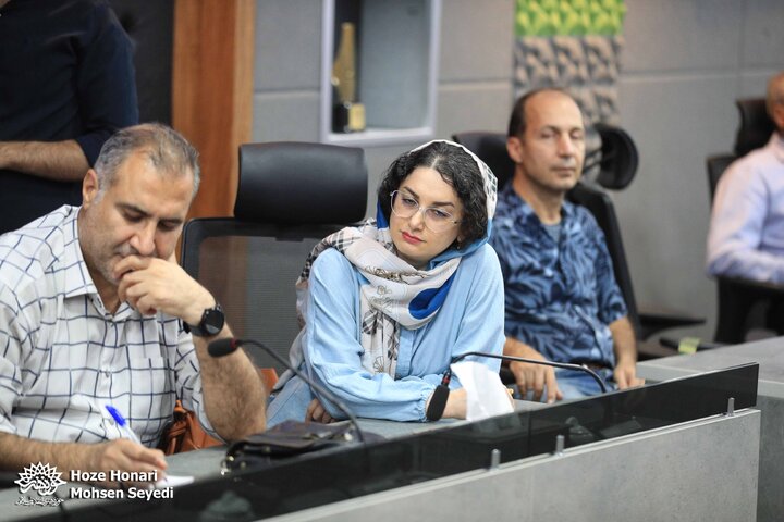 طنزآمیز