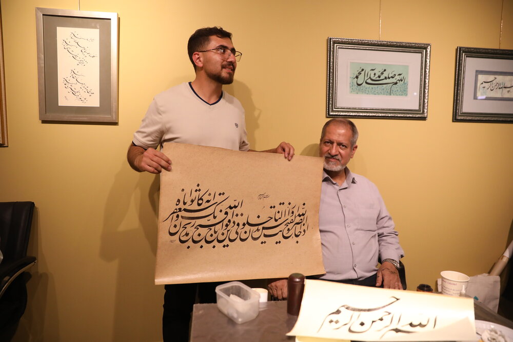 محمدمهدی دادمان از «خط نصر» بازدید کرد/ پیوند هنر خوشنویسی و معنویت در مواجهه با شرایط سخت