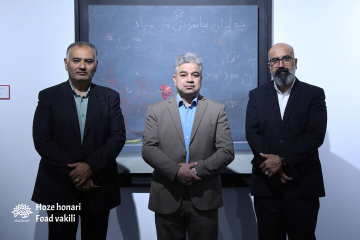 بازدید مدیر عامل موزه‌های بنیاد مستضعفان از نمایشگاه «مدرسه میناب»
