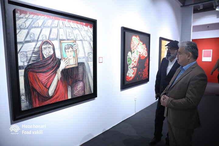 بازدید مدیر عامل موزه‌های بنیاد مستضعفان از نمایشگاه «مدرسه میناب»