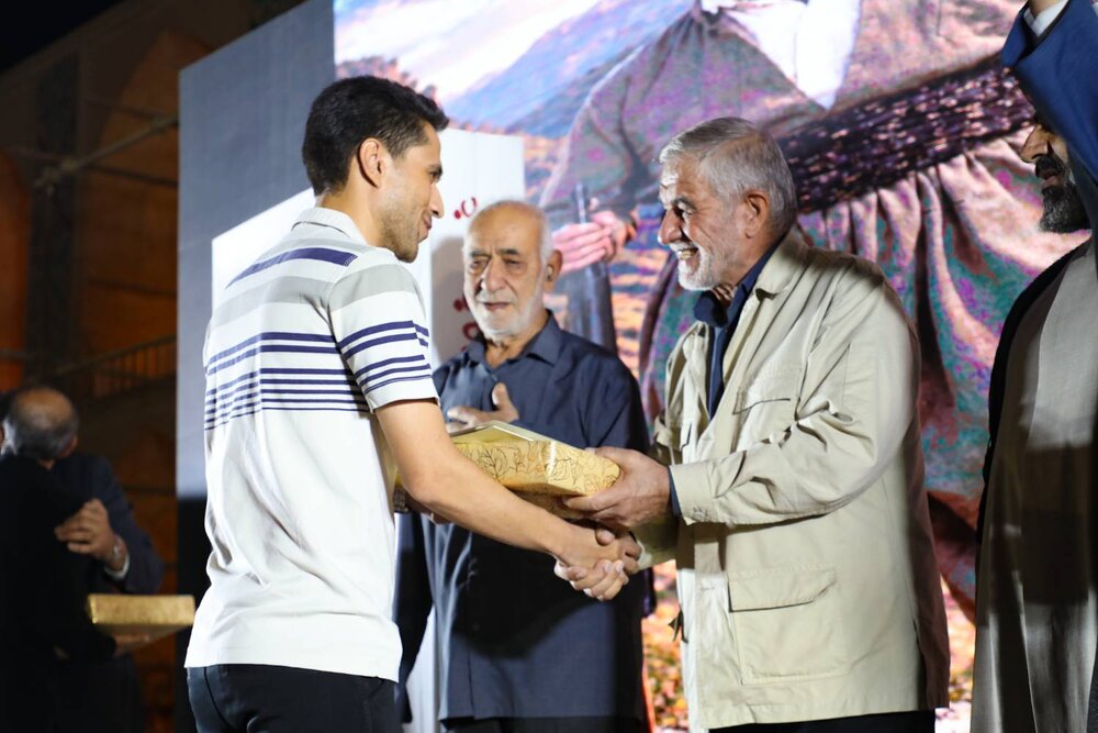 کتاب «غربِ خون» منتشر شد