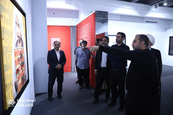 حجت‌الاسلام مرتضی آقا تهرانی و امیرحسین ثابتی در نمایشگاه «مدرسه میناب»