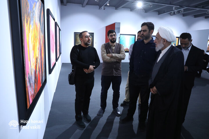حجت‌الاسلام مرتضی آقا تهرانی و امیرحسین ثابتی در نمایشگاه «مدرسه میناب»