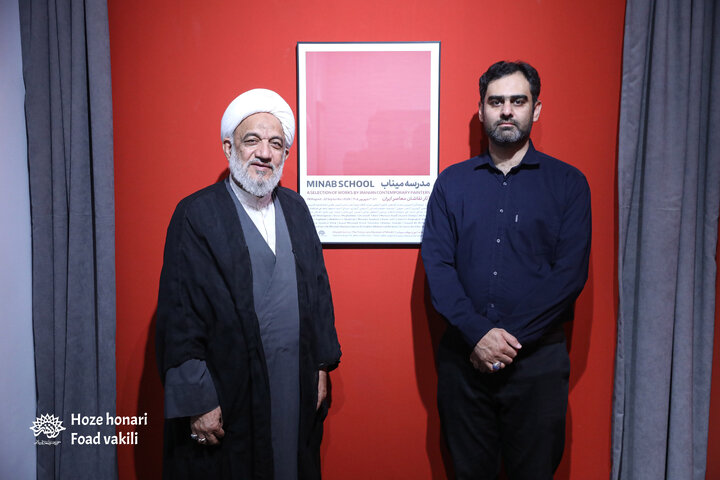 حجت‌الاسلام مرتضی آقا تهرانی و امیرحسین ثابتی در نمایشگاه «مدرسه میناب»
