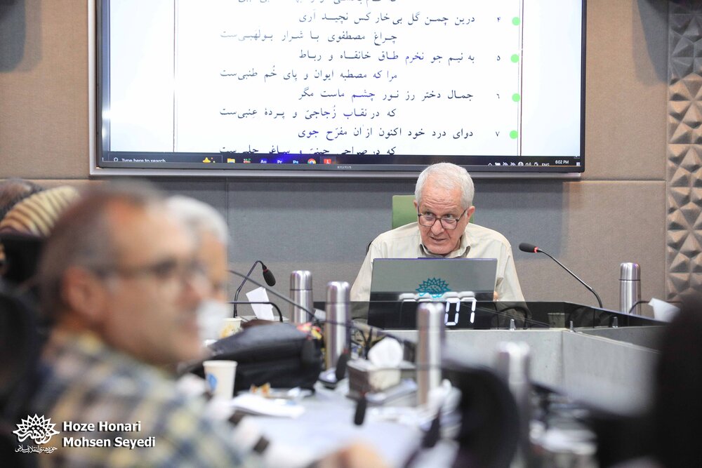 انتقاد شدید به جریانهای غیرتخصصی در حافظشناسی و شعر معاصر