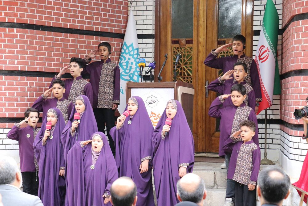 خاطرات سفر تاریخی رهبر شهید انقلاب به کرمانشاه در قالب کتاب و مستند ثبت میشود