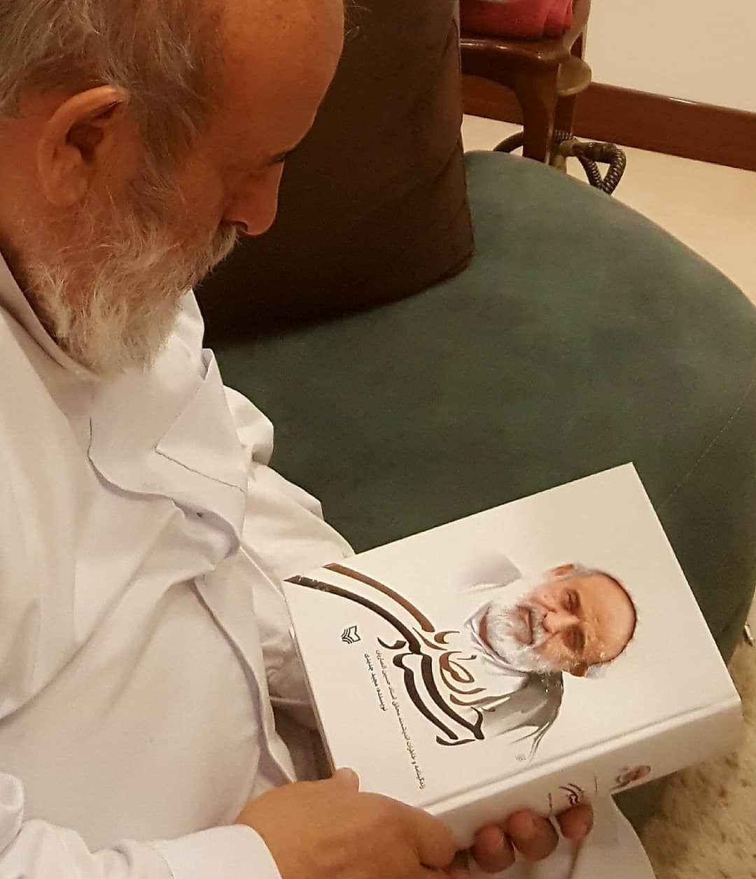 انتشار کتاب زندگی‌نامه و خاطرات حجت‌الاسلام حسین انصاریان