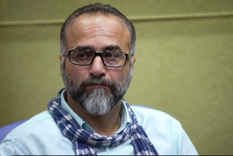 ابراهیمی: مسئولان درباره هنر انقلاب فقط شعار می‌دهند