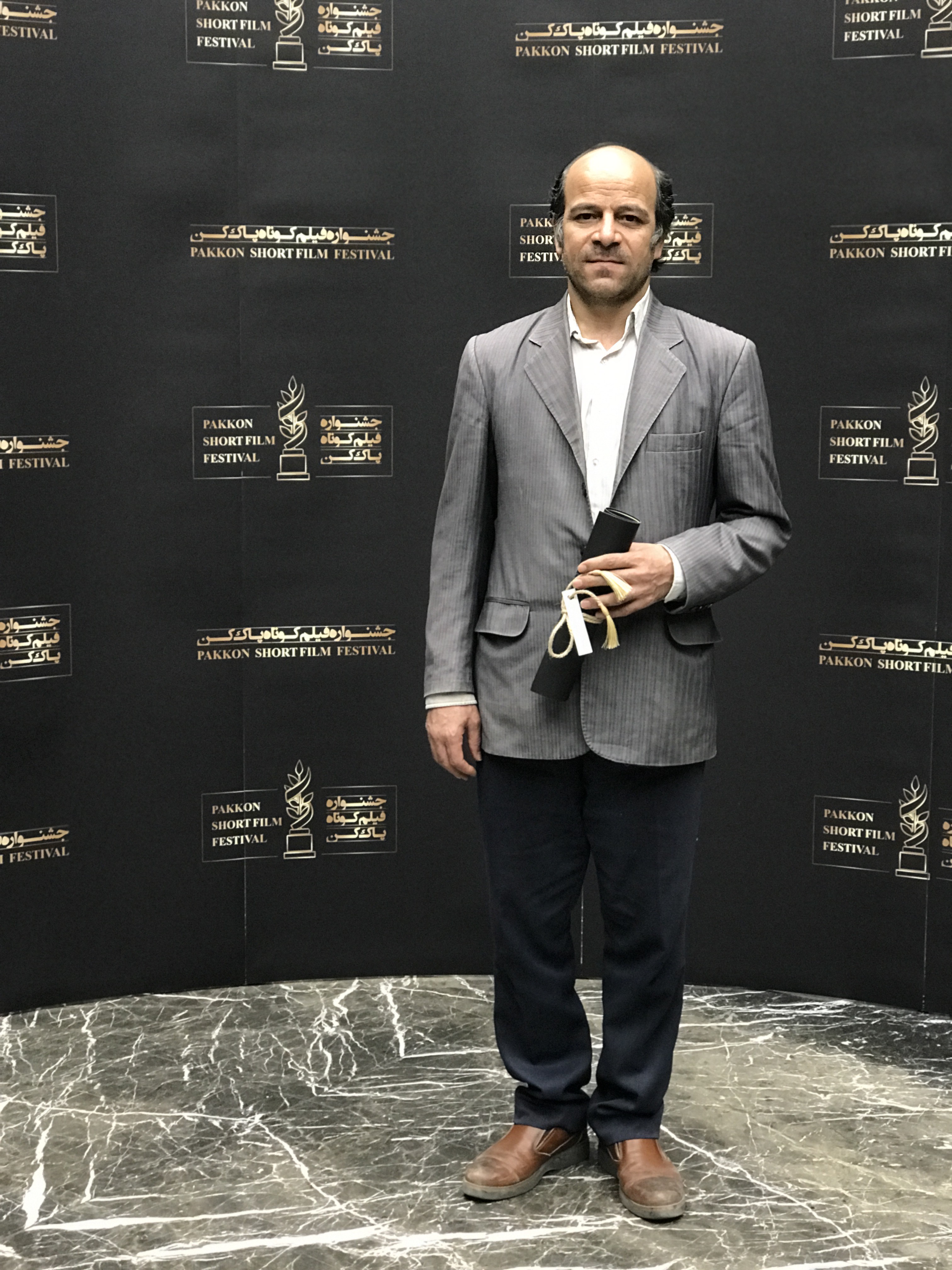 مسئول واحد هنرهای نمایشی حوزه هنری اردبیل از جشنواره پاک کن جایزه گرفت