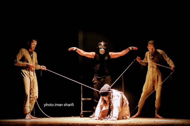 اجرای نمایش «عِندَ ما تَنتَهی تُسقُط» از خوزستان در بخش بین‌الملل جشنواره تئاتر بغداد